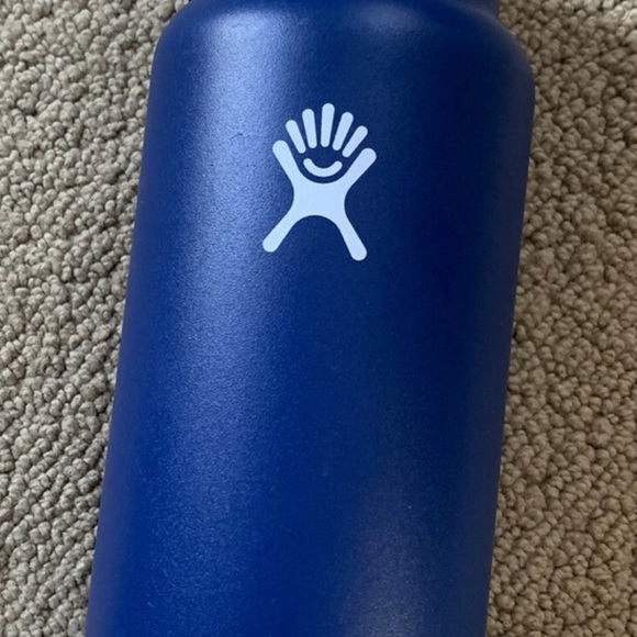 Hydro Flask Midnight Blue Bottle - Picture 2 of 4